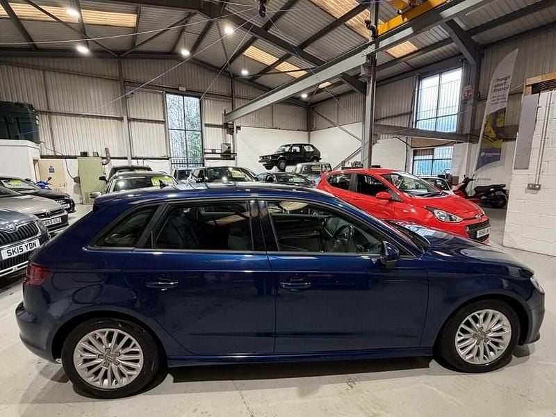 Used Audi A3 Sportback Design 110 HP (80 kW) 2015 Blue Hatchback