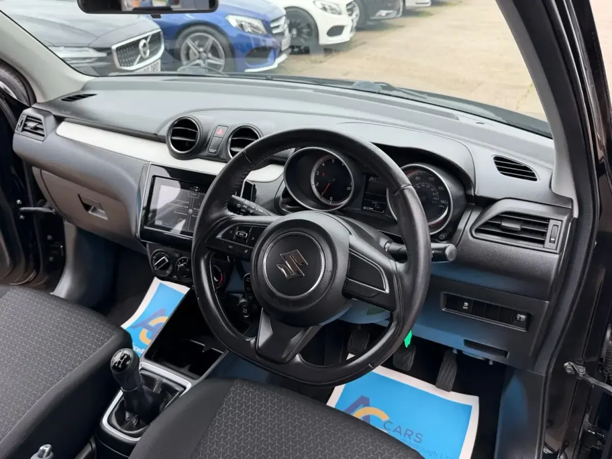 Usado Suzuki Swift SZ-T 111 HP (81 kW) 2018 Preto Citadino