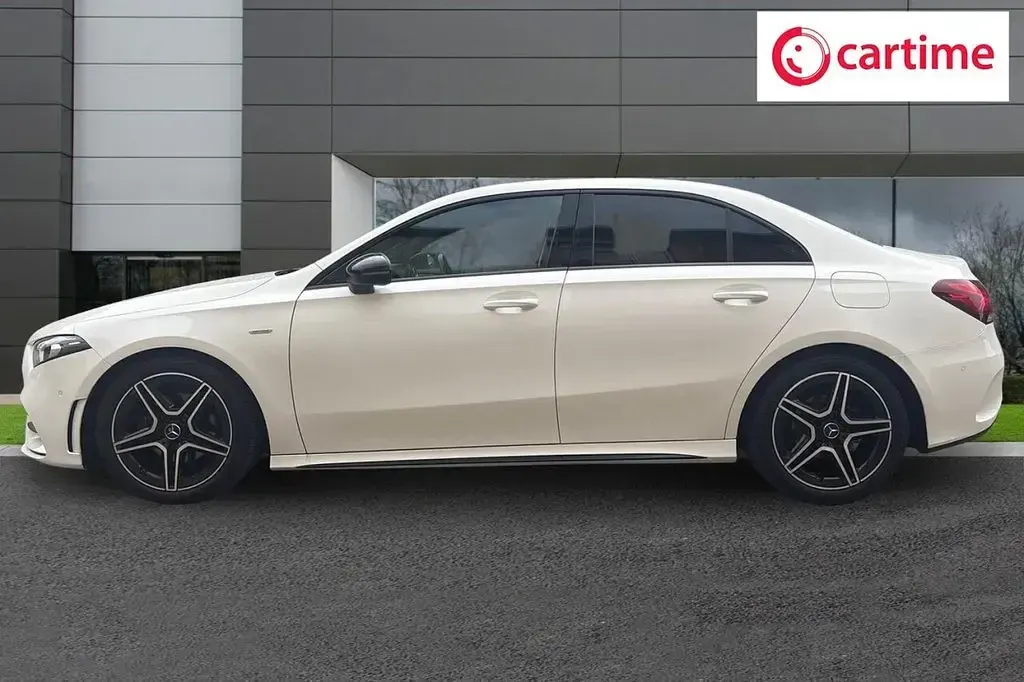 Used Mercedes A180 Executive 116 HP (85 kW) 2021 White Sedan