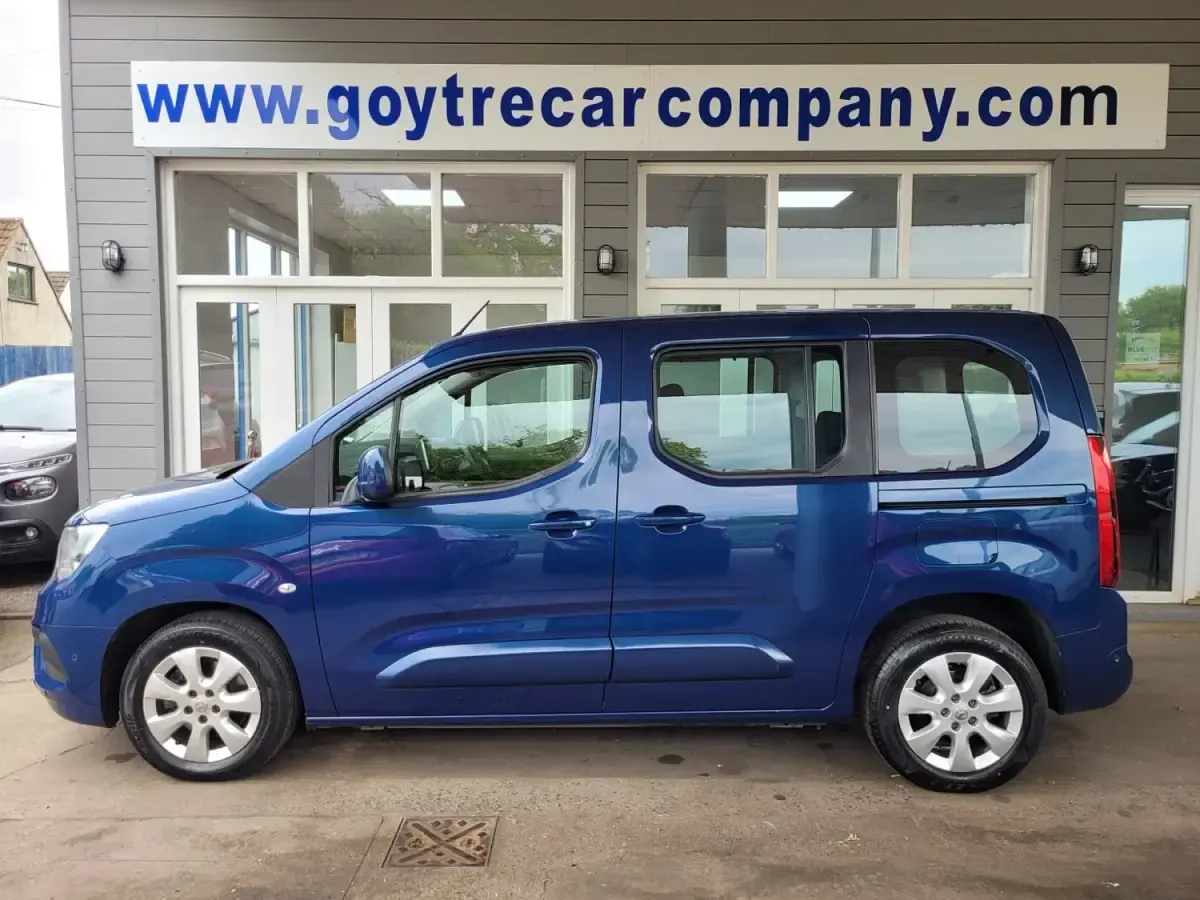 Second-hand Vauxhall Combo S 100 CP (73 kW) 2019 Albastru Monovolum