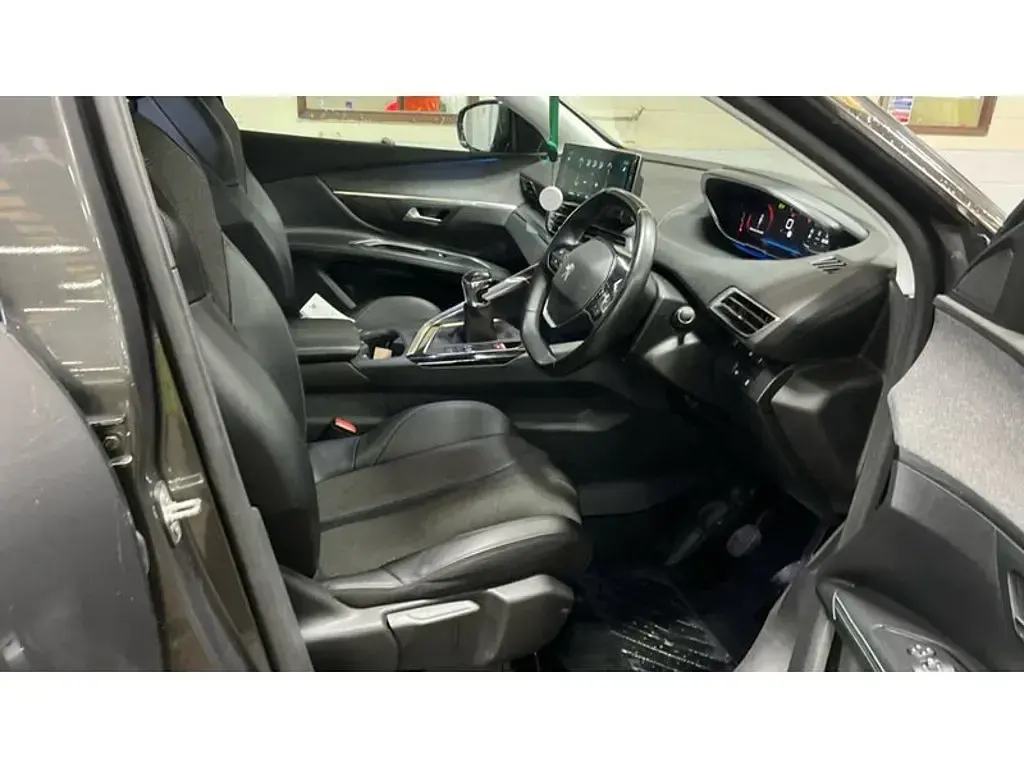 Used Peugeot 5008 Allure Premium 129 HP (94 kW) 2022 Grey SUV