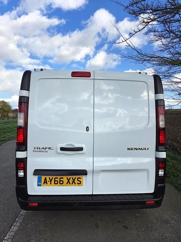 Used Renault Trafic Business 2017 White MPV
