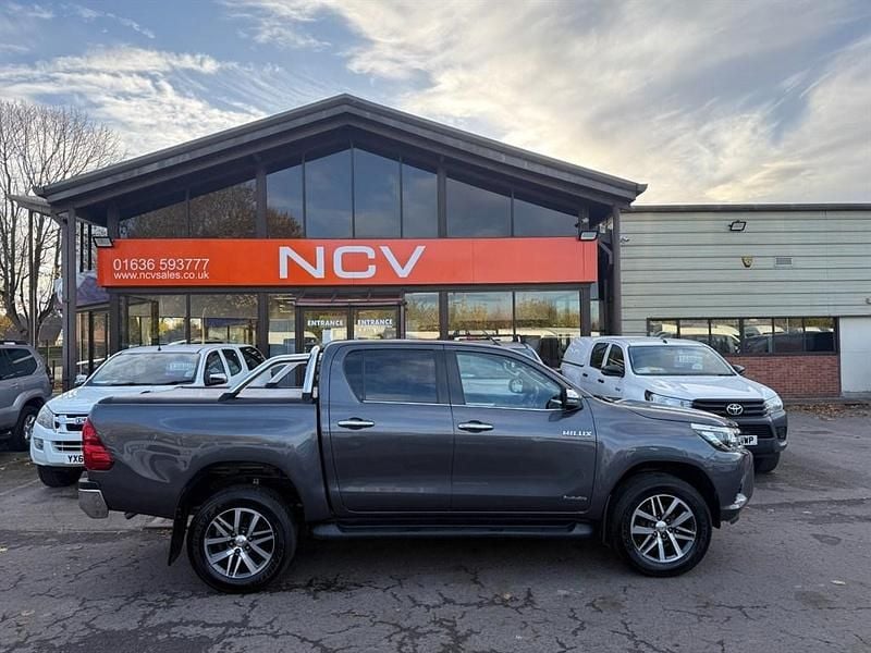 Used Toyota HiLux 150 HP (110 kW) 2018 Grey Pickup