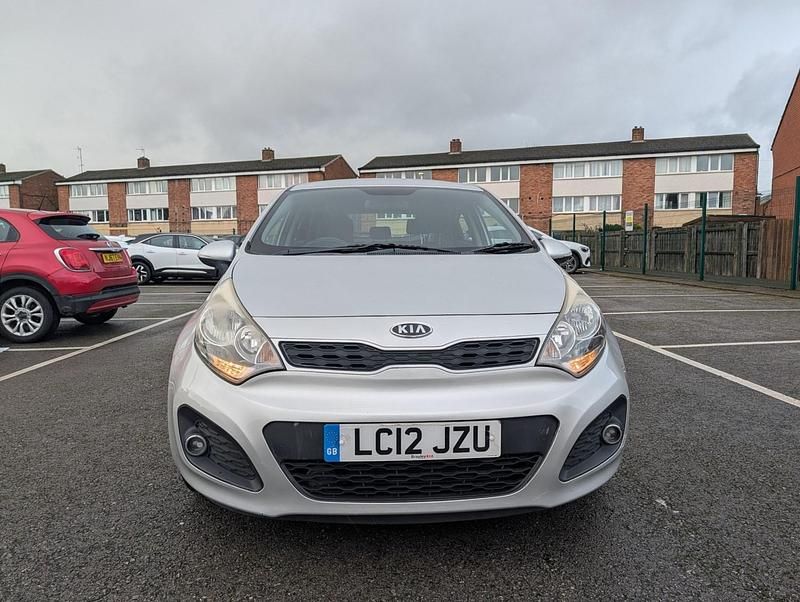 Used Kia Rio 107 HP (78 kW) 2012 Silver Hatchback