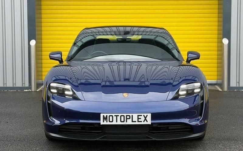 Usado Porsche Taycan 350 kW (476 HP) 2023 Sedan