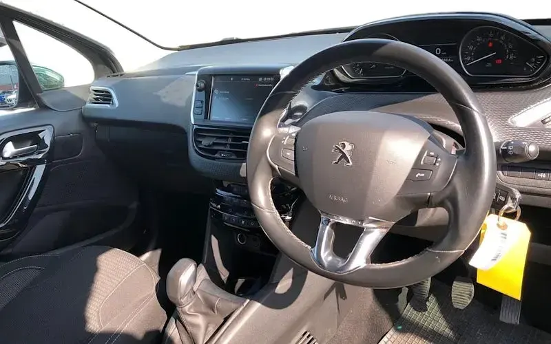 Used Peugeot 208 82 HP (60 kW) 2018 Grey Hatchback