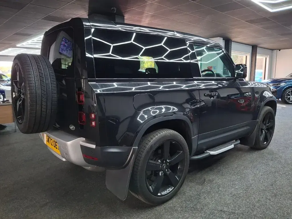 Used Land Rover Defender HSE 250 HP (183 kW) 2023 Black SUV
