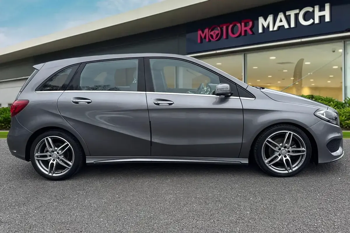 Usado Mercedes B200 AMG line 2016 Cinzento Monovolume