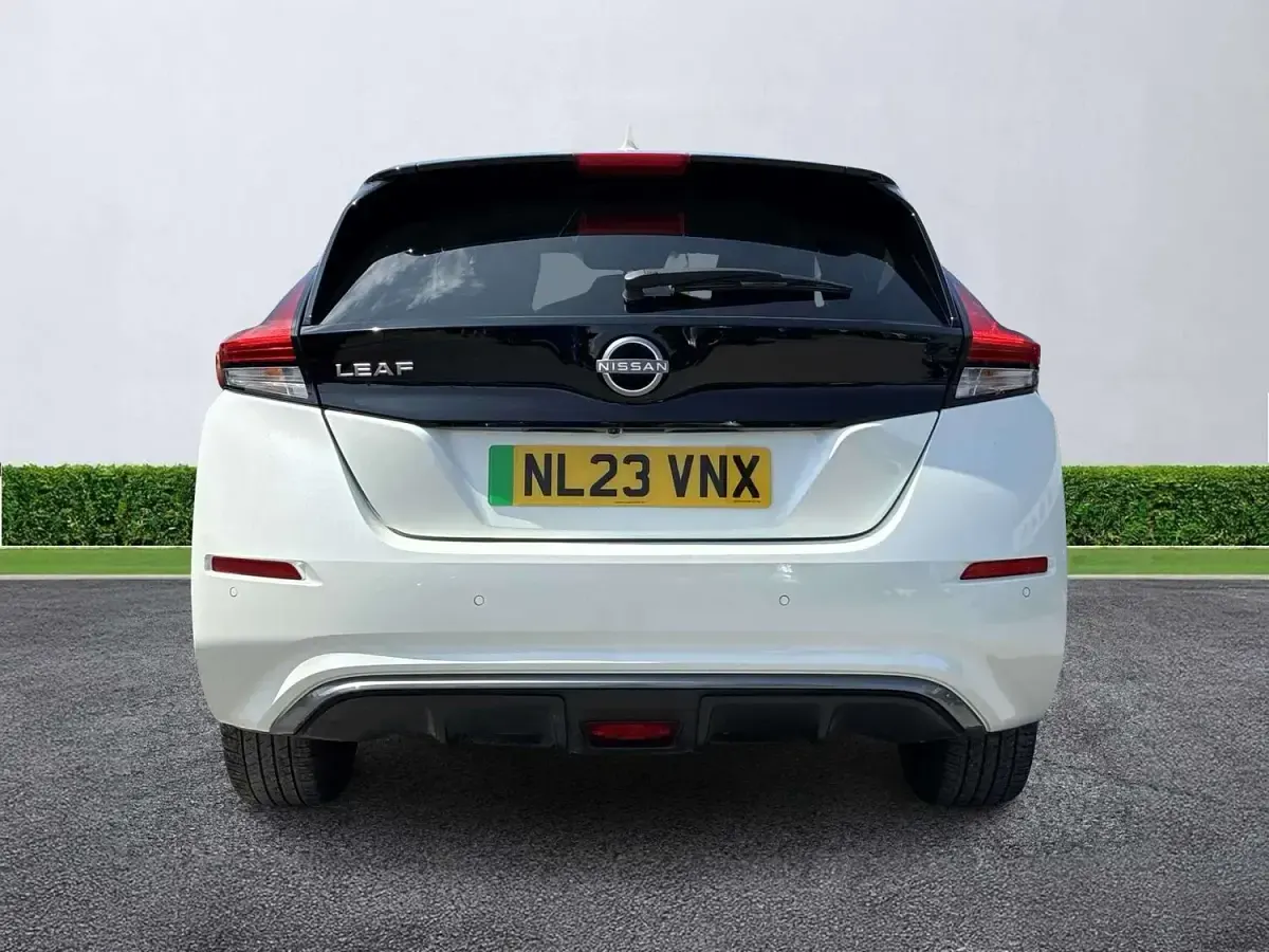 Used Nissan Leaf Tekna 160 kW (218 HP) 2023 White Hatchback