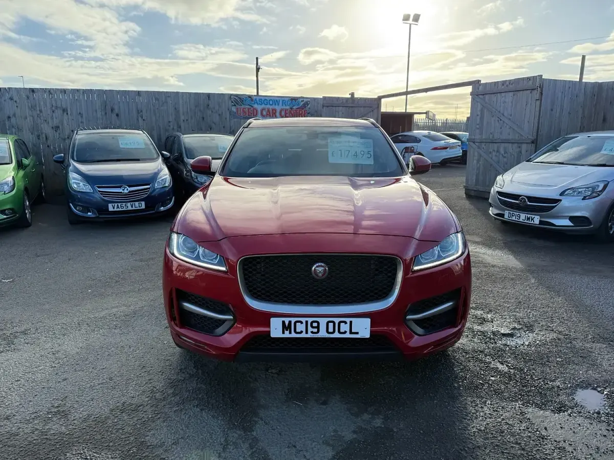 Usado Jaguar F-Pace R-Sport 180 HP (132 kW) 2019 Vermelho SUV
