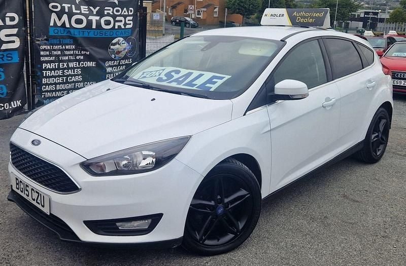 White Used 2015 Ford Focus Zetec Hatchback | £4,995 (Fair price) - Image 1/4