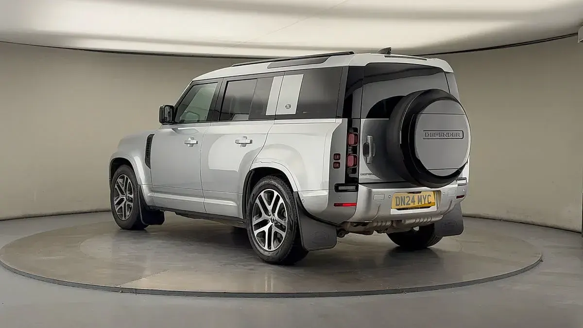 Used Land Rover Defender S 250 HP (183 kW) 2023 Hakuba silver SUV