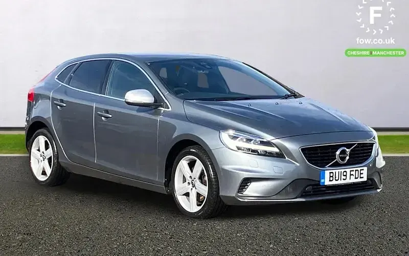 Used Volvo V40 R-Design 122 HP (89 kW) 2019 Hatchback