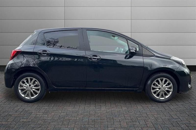Used Toyota Yaris 99 HP (72 kW) 2016 Eclipse black Hatchback