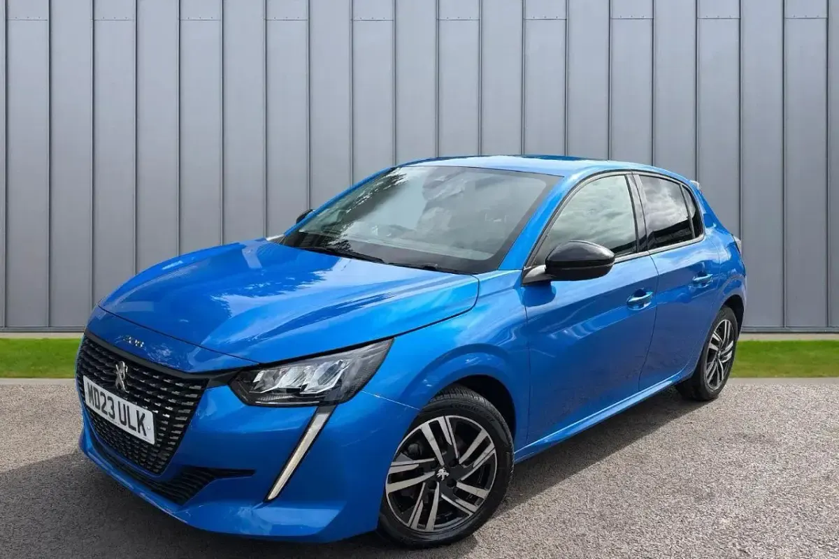 Used Peugeot 208 Allure+ 129 HP (94 kW) 2023 Blue Hatchback