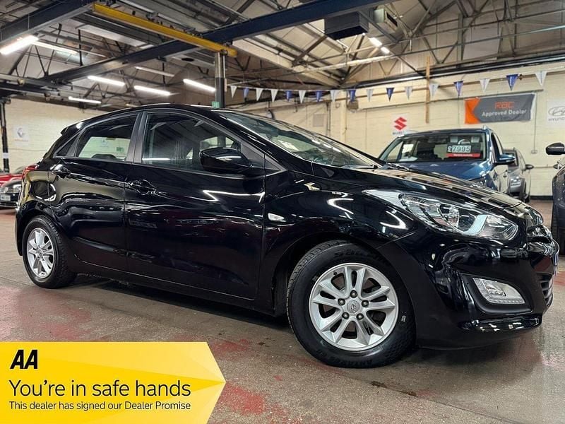 Black Used 2015 Hyundai i30 Classic Hatchback | £4,989 (Fair price) - Image 1/4