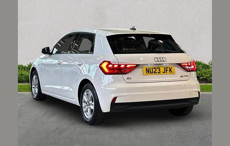 Used Audi A1 Design 94 HP (69 kW) 2023 White SUV