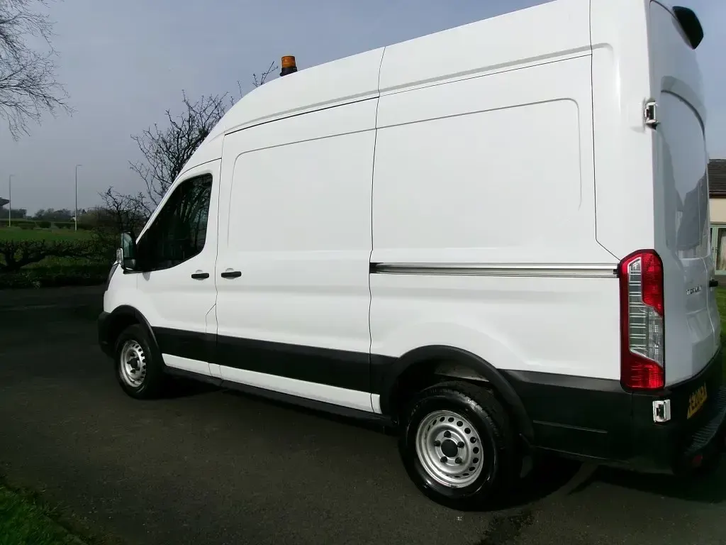 Usado Ford Transit 130 HP (95 kW) 2020 Branco Van