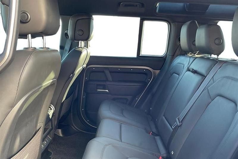 Used Land Rover Defender HSE Dynamic 250 HP (183 kW) 2024 Silicon silver SUV