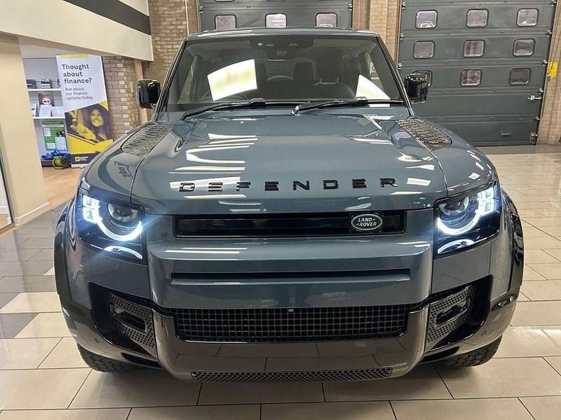 Used Land Rover Defender SE 250 HP (183 kW) 2023 Blue Hatchback