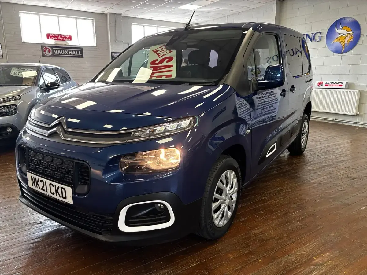 Used Citroën Berlingo Feel 2021 Blue MPV