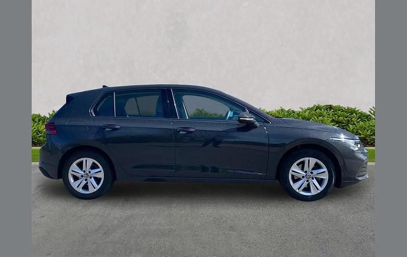 Used VW Golf VIII Life 110 HP (80 kW) 2023 White Hatchback