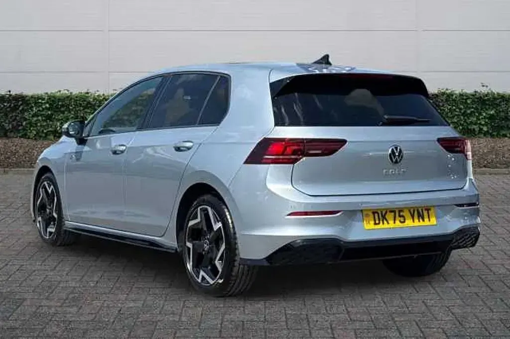 Used VW Golf VIII R-line 150 HP (110 kW) 2025 Silver Hatchback