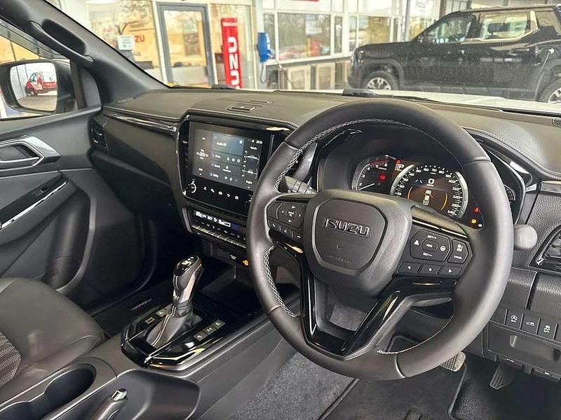 New Isuzu D-Max 163 HP (119 kW) 2025 White Pickup