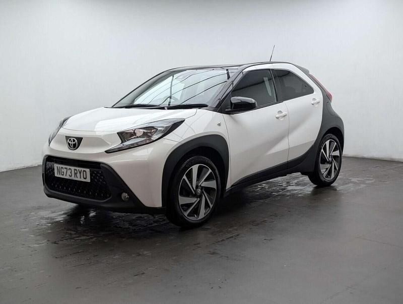 Used Toyota Aygo X 72 HP (52 kW) 2024 White SUV