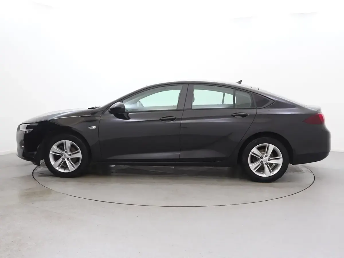 Second-hand Vauxhall Insignia Sport 122 CP (89 kW) 2021 Negru Hatchback