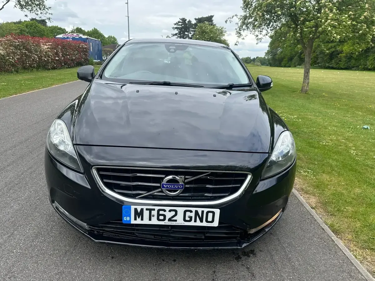 Used Volvo V40 115 HP (84 kW) 2013 Black Hatchback