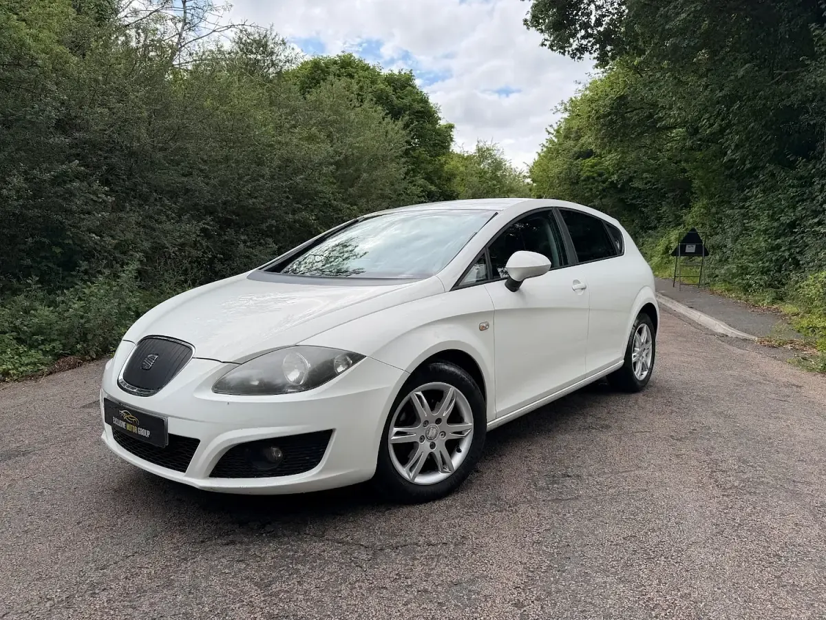 Used Seat Leon Ecomotive 105 HP (77 kW) 2010 White Hatchback