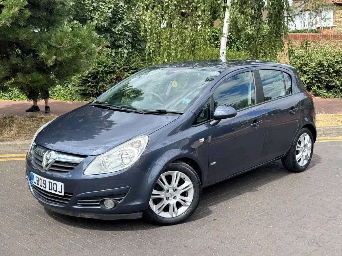 Used Vauxhall Corsa Design Edition 2009 Blue Hatchback