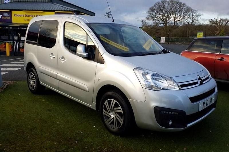 Used Citroën Berlingo Feel 100 HP (73 kW) 2019 Silver MPV