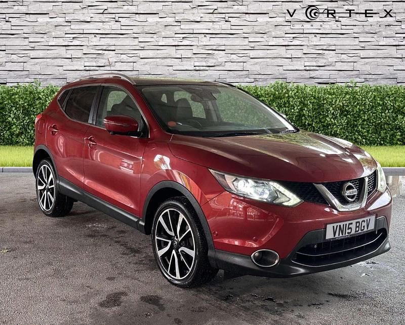 Red Used 2015 Nissan Qashqai Tekna SUV | £6,000 (Fair price) - Image 1/3