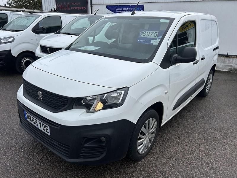 White Used 2019 Peugeot Partner MPV | £8,975 (Expensive) - Image 1/4