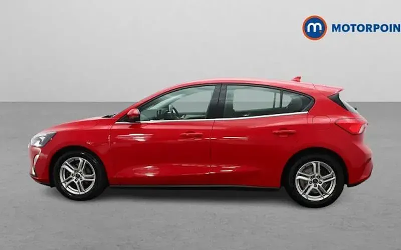 Begagnad Ford Focus Zetec 120 HK (88 kW) 2020 Röd Halvkombi