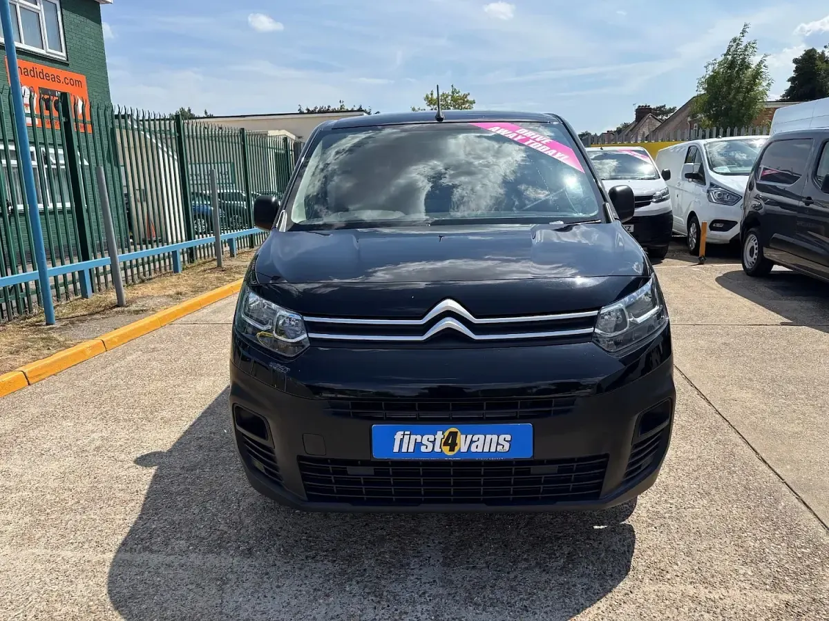 Used Citroën Berlingo 100 HP (73 kW) 2023 Black MPV