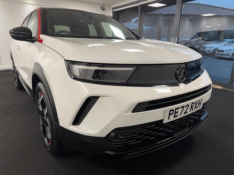 Used Vauxhall Mokka GS Line 100 HP (73 kW) 2022 Arctic white SUV