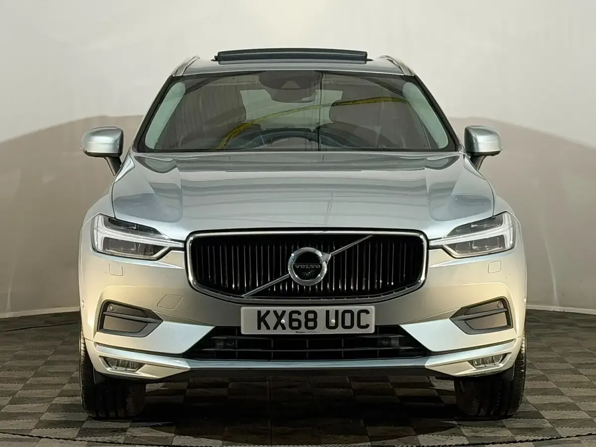 Used Volvo XC60 Momentum 190 HP (139 kW) 2018 Silver SUV