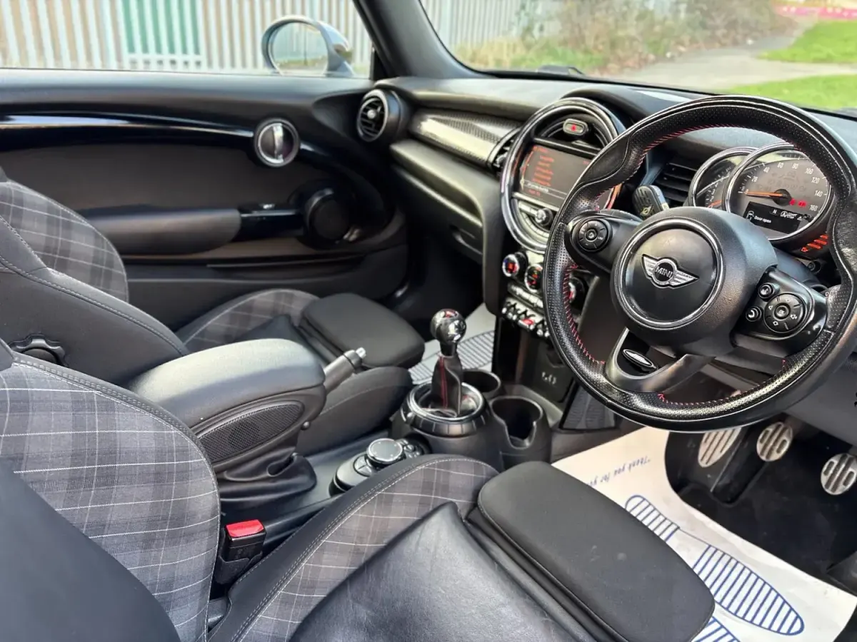 Begagnad Mini Cooper S Hatch 2017 Blå Halvkombi
