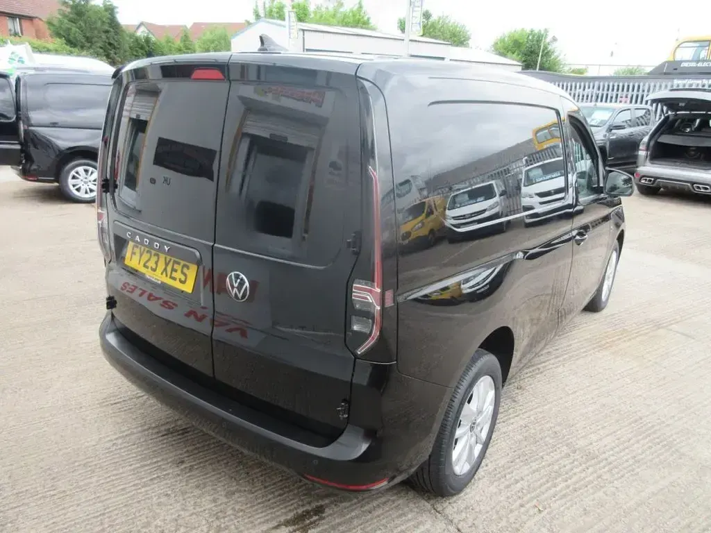 Used VW Caddy Pro 120 HP (88 kW) 2023 Black MPV