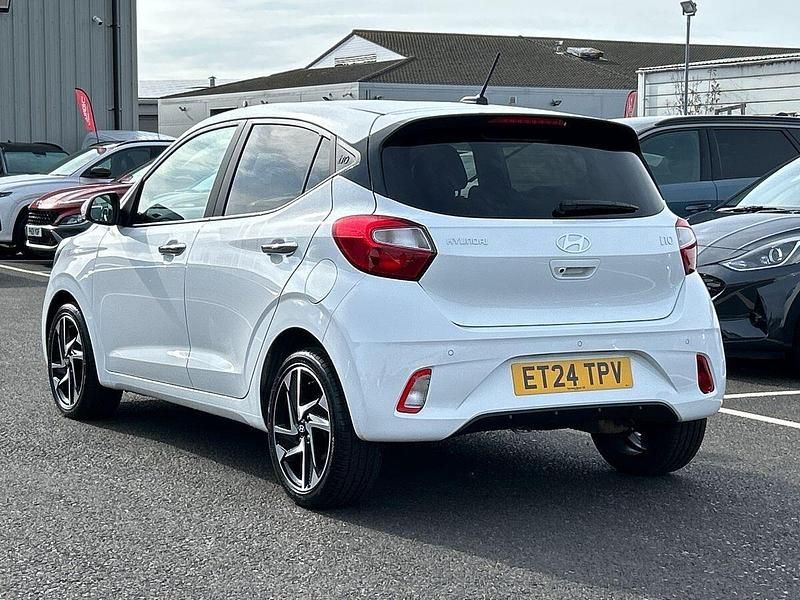 Used Hyundai i10 Premium 63 HP (46 kW) 2024 White Hatchback