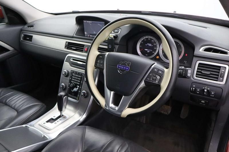 Used Volvo XC70 SE 215 HP (158 kW) 2011 Red Estate