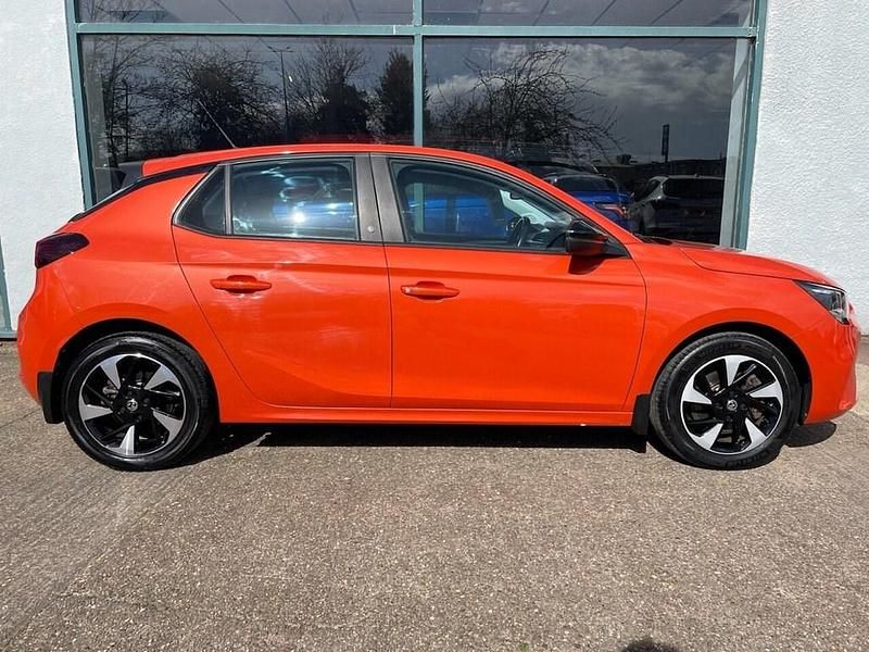 Second-hand Vauxhall Corsa-e 100 kW (136 CP) 2021 Portocaliu Hatchback