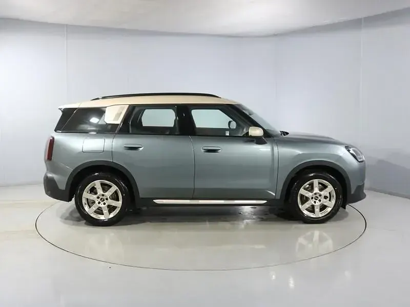 Używany Mini Countryman Exclusive 170 KM (125 kW) 2025 Zielony SUV