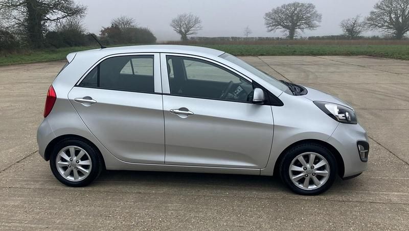 Used Kia Picanto 84 HP (61 kW) 2014 Silver Hatchback