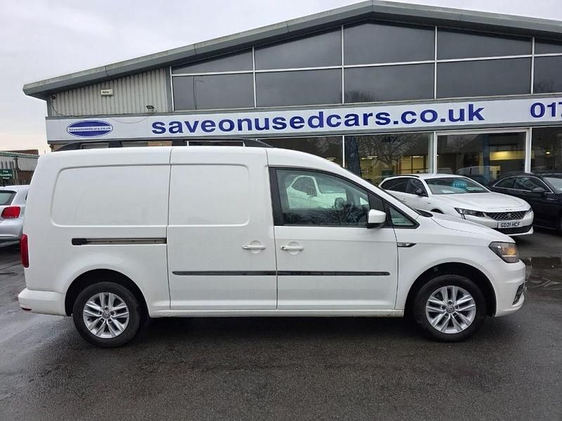 Used VW Caddy Maxi Highline 102 HP (75 kW) 2019 White MPV