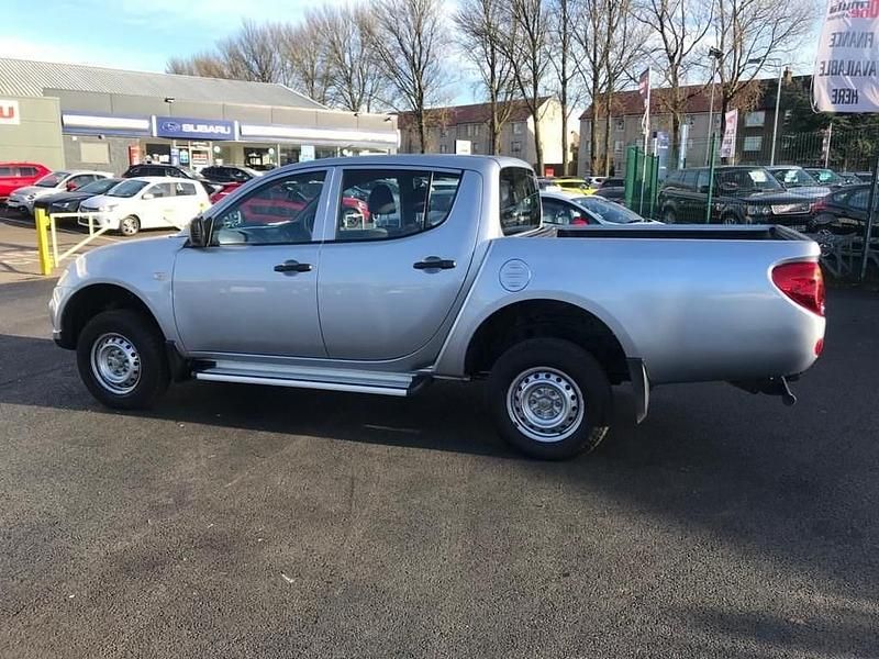 Used Mitsubishi L200 134 HP (98 kW) 2016 Silver Pickup
