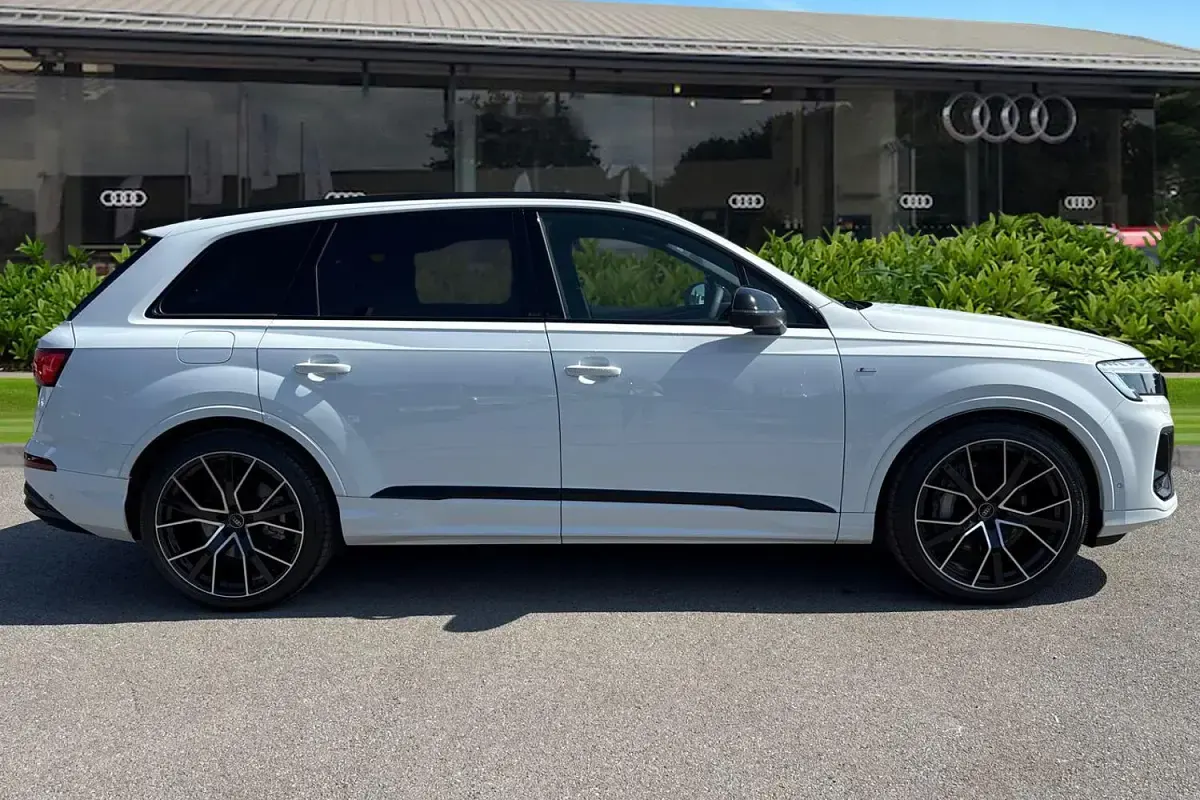 New Audi Q7 Black Edition 2026 White SUV